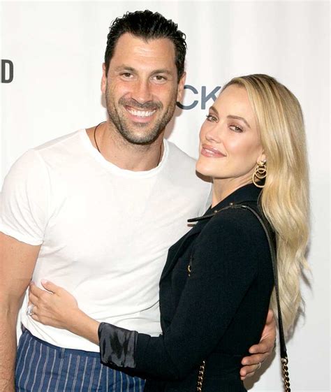 Peta Murgatroyd Shares Naked Pic of Husband Maksim。